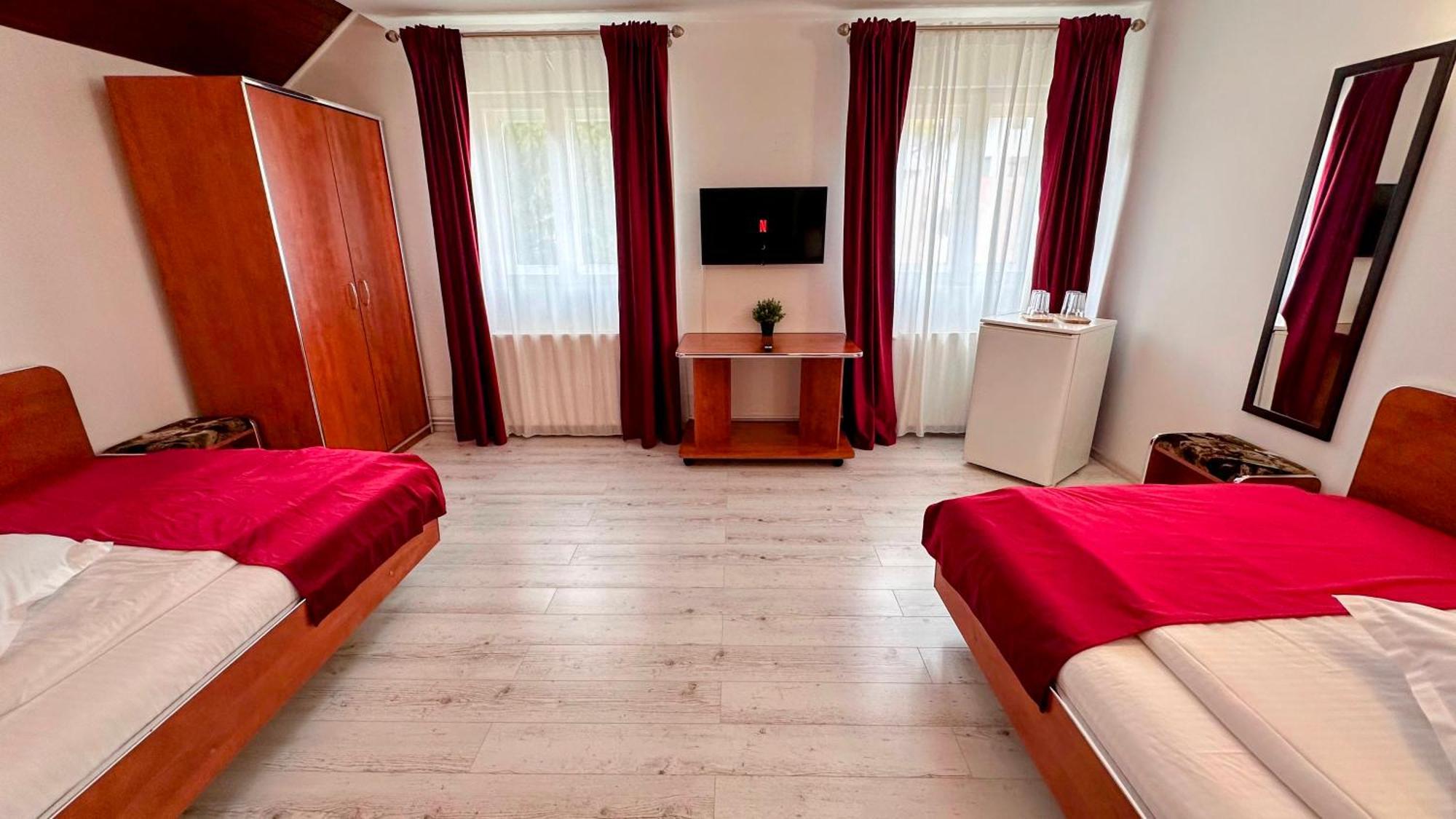 Valea Alba View - Self Check-In Hotel Busteni Ngoại thất bức ảnh