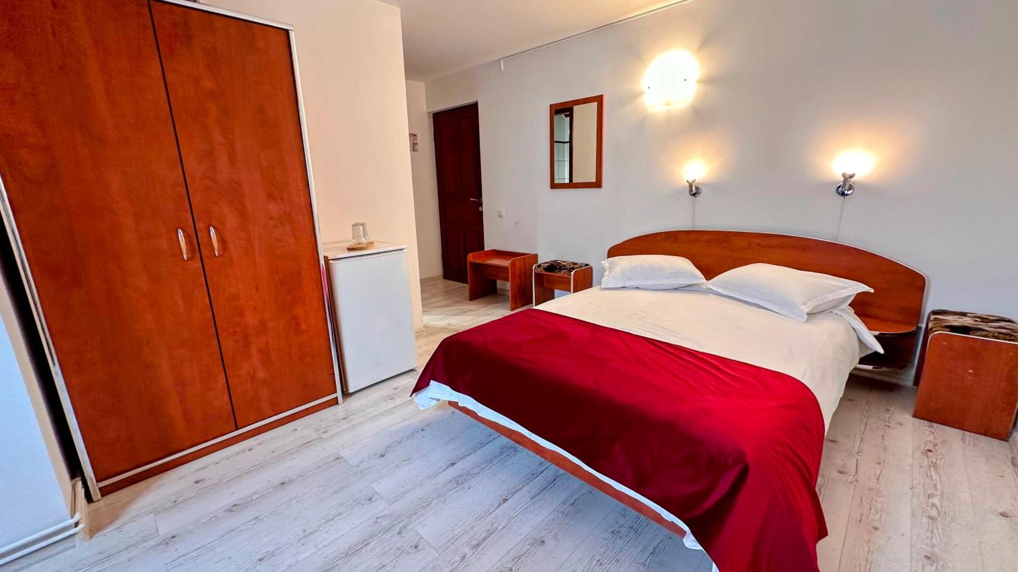 Valea Alba View - Self Check-In Hotel Busteni Ngoại thất bức ảnh