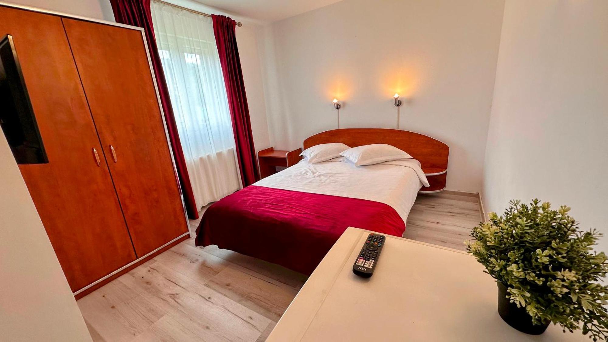 Valea Alba View - Self Check-In Hotel Busteni Ngoại thất bức ảnh