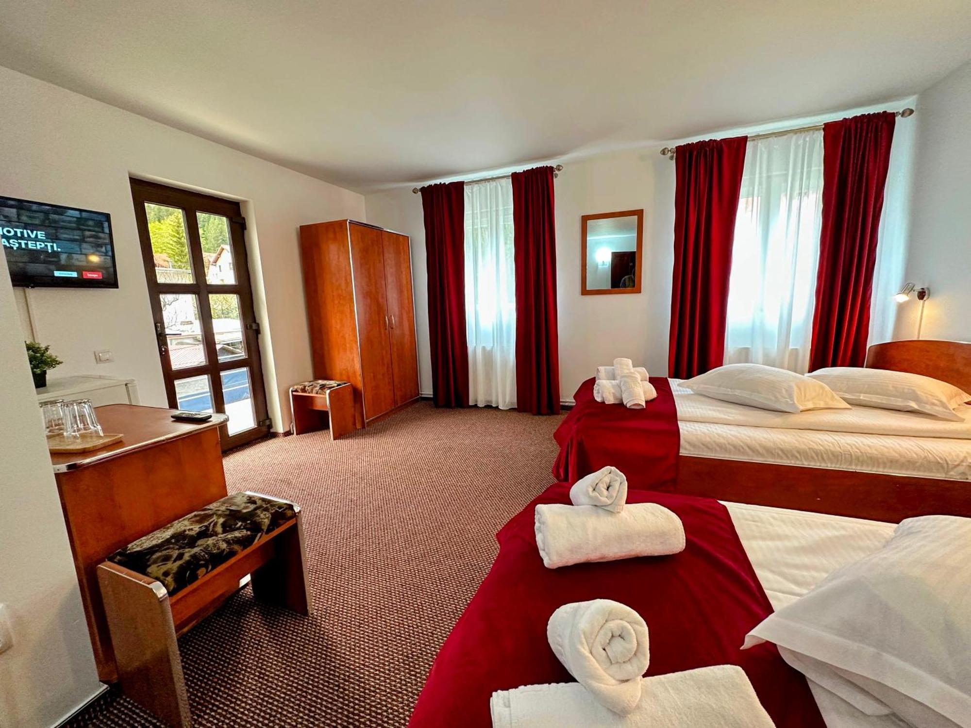 Valea Alba View - Self Check-In Hotel Busteni Ngoại thất bức ảnh