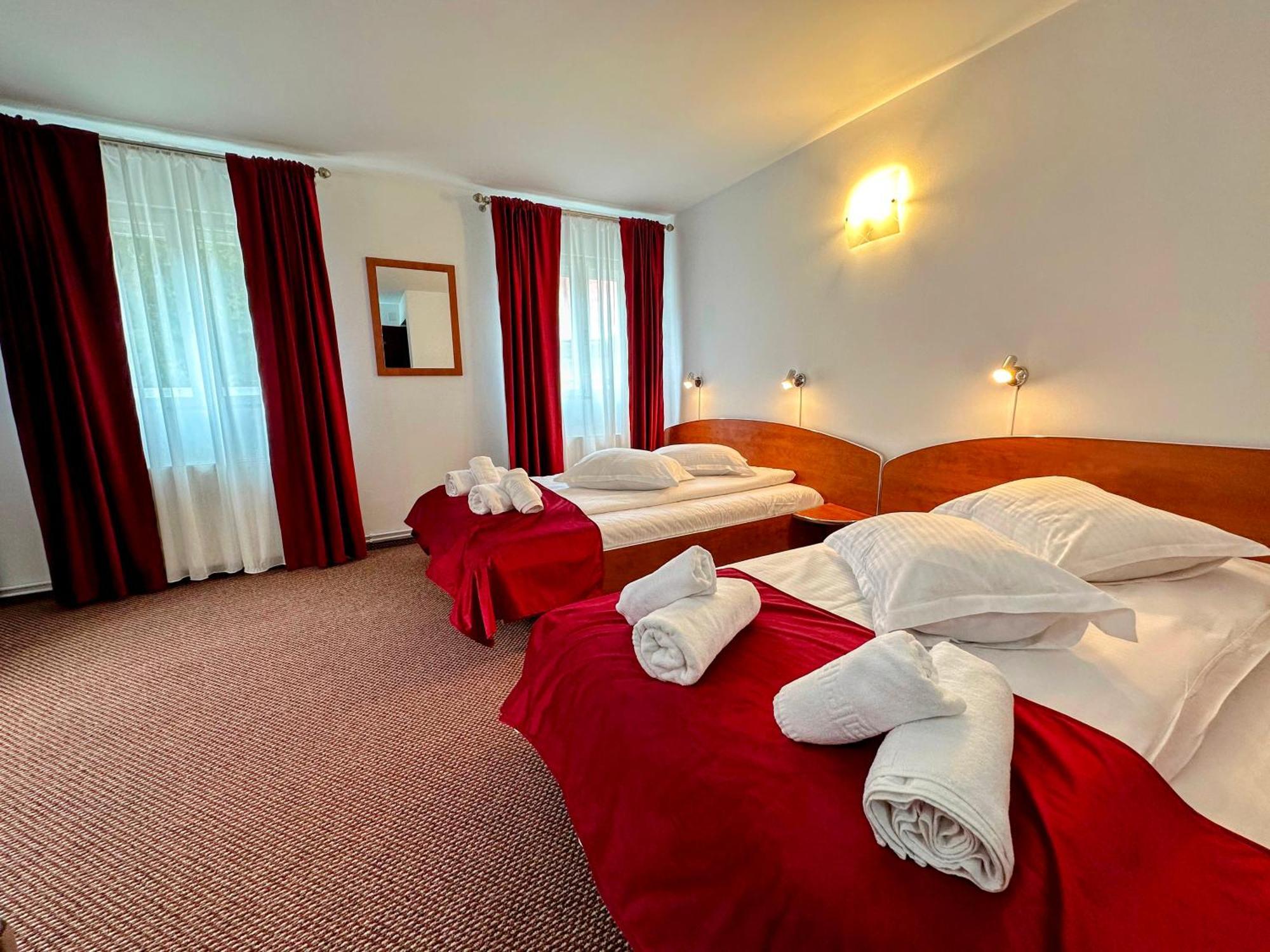 Valea Alba View - Self Check-In Hotel Busteni Ngoại thất bức ảnh